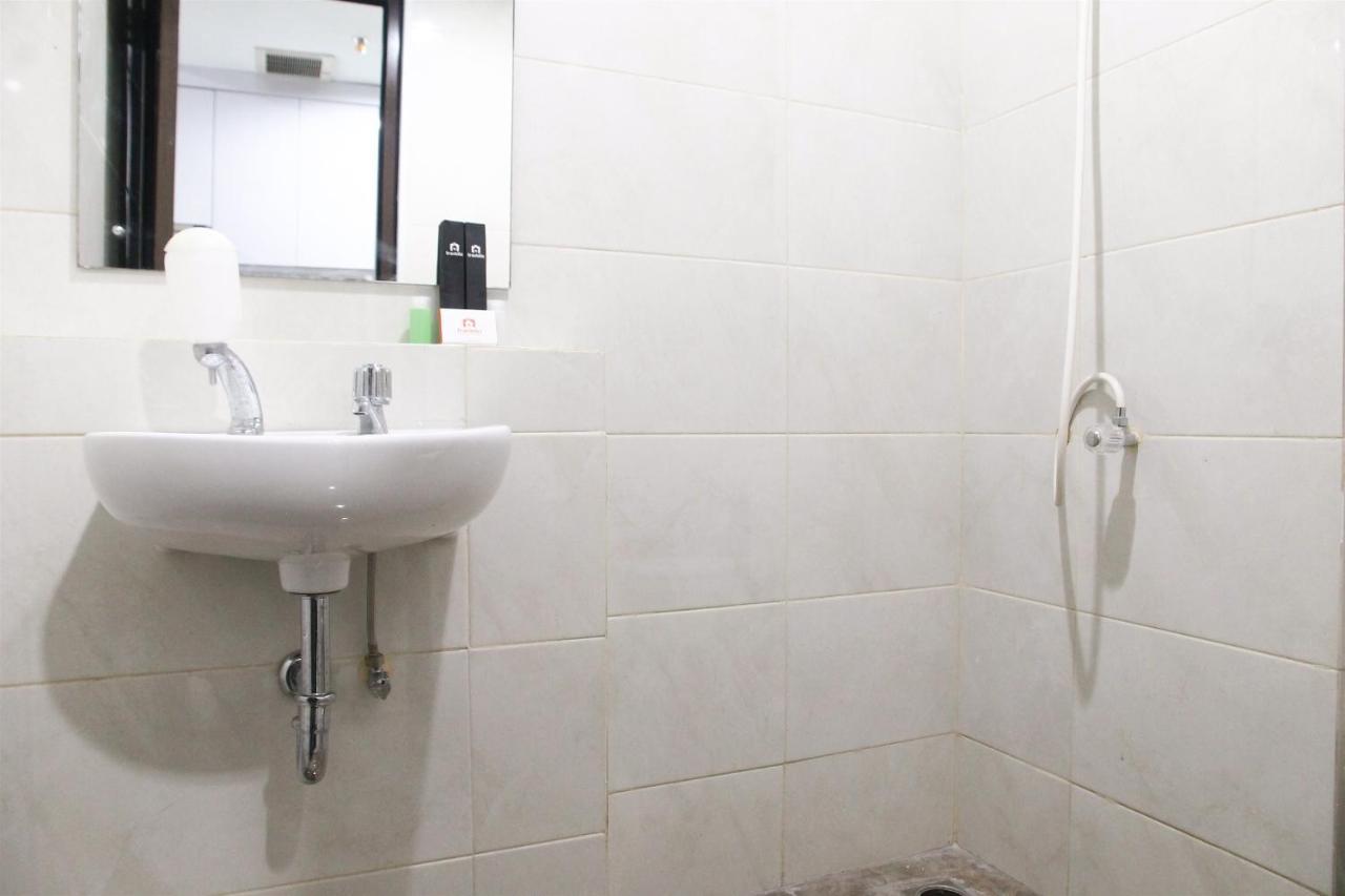 Comfortable Studio Apartment Grand Dhika City By Travelio Bekasi Extérieur photo